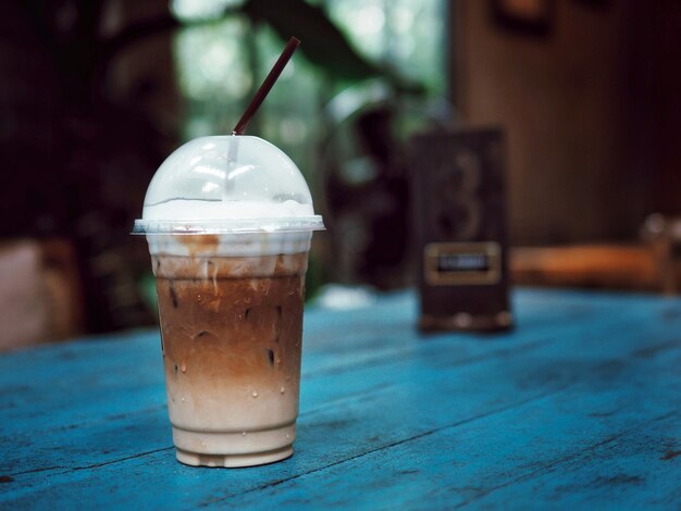 Foto close-up van koffie op tafel