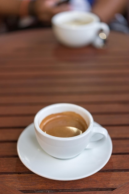 Foto close-up van koffie op tafel