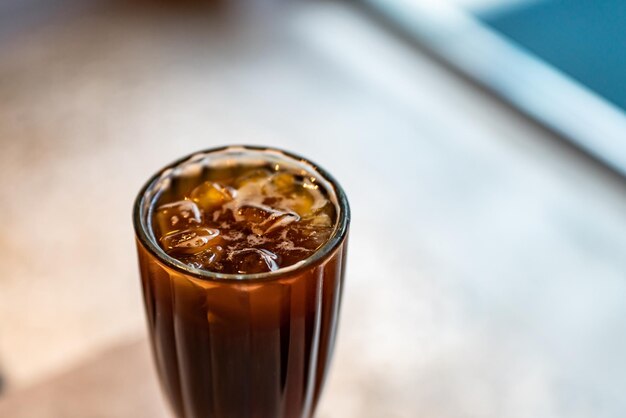 Foto close-up van koffie op tafel