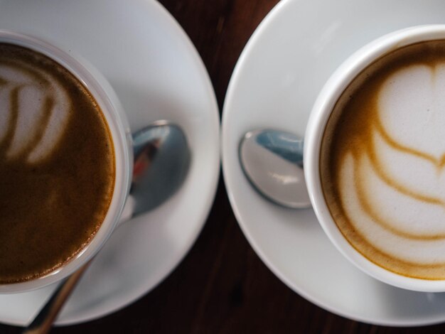 Foto close-up van koffie op tafel