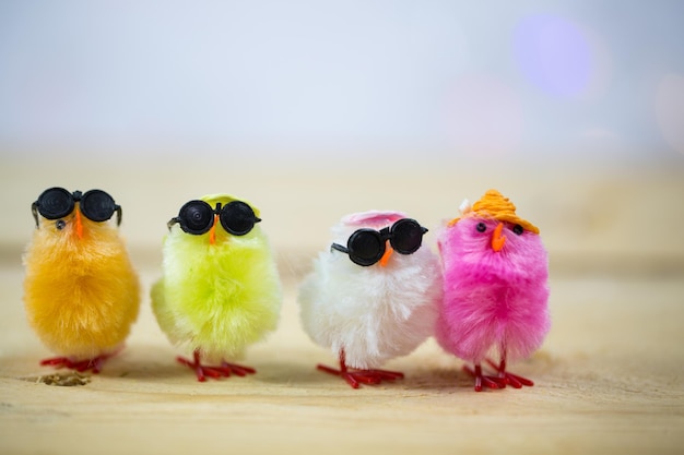 Close-up van kunstmatige vogels