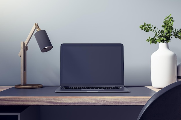 Close up van lege laptop op houten bureau met decoratieve vaas en plant lamp en mock up plaats op betonnen muur achtergrond Ontwerper werkruimte concept 3D Rendering