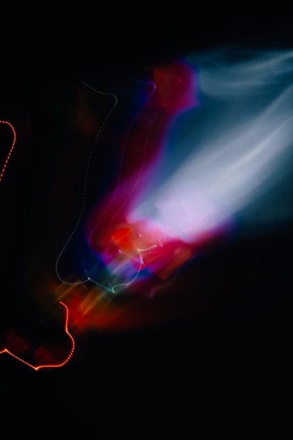 Close-up van lichtsporen op een zwarte achtergrond