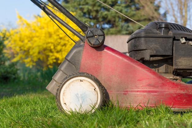 Foto close-up van machines op het veld