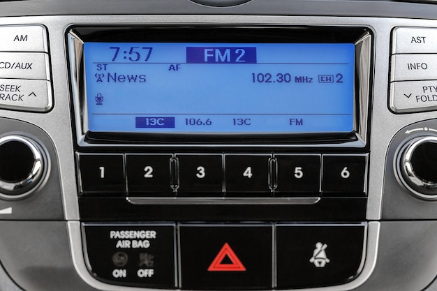 Close-up van modern auto-audiosysteem