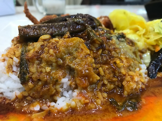 Close-up van Nasi Kandar of Kandar Rice met hete curry