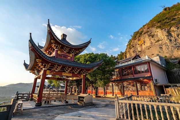 Close-up van oude architectuur van boeddhistische tempel in wenzhou