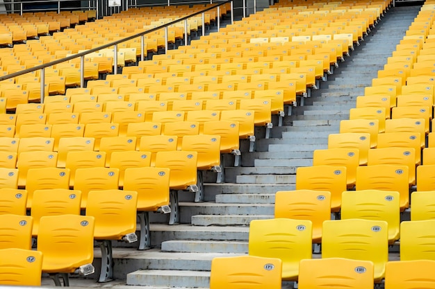 Close-up van overdekte tribune in sportstadion