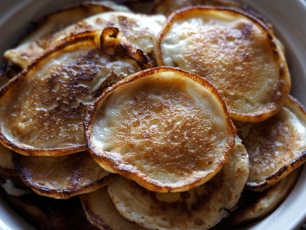 Close-up van pannenkoeken in een schaal