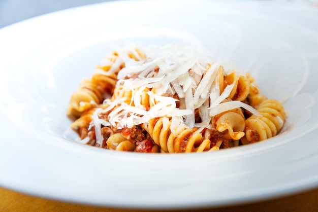 Close-up van pasta geserveerd op een bord