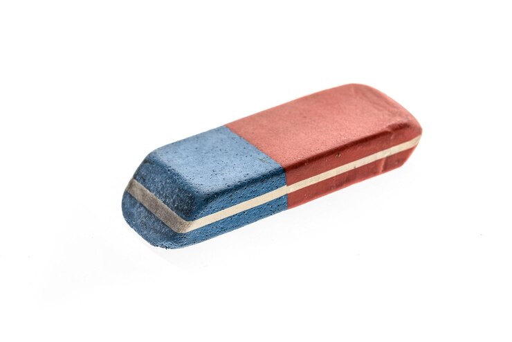 Foto close-up van pen eraser op witte achtergrond
