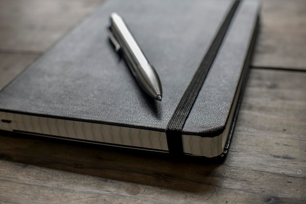 Close-up van pen op dagboek