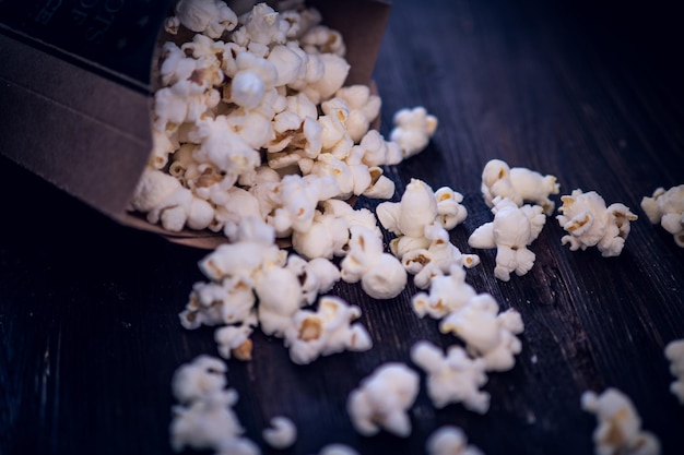 Close-up van popcorn op tafel