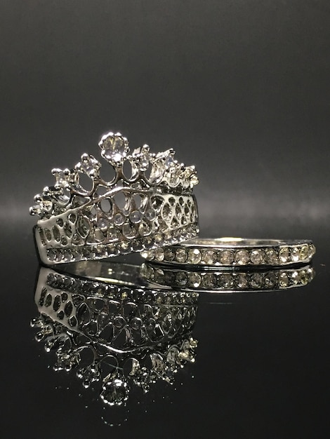 Close-up van ringen op tafel