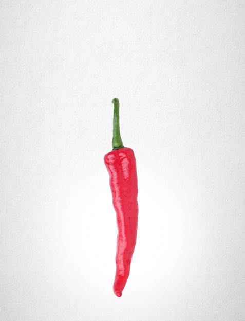 Close-up van rode chili peper tegen een witte achtergrond