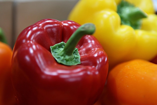 Foto close-up van rode paprika's