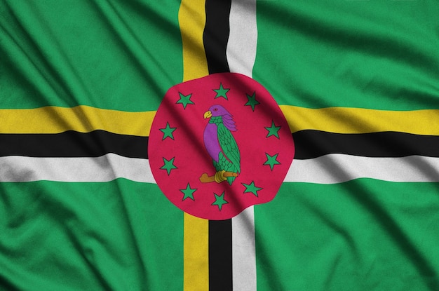 Close-up van rode vlag op blad