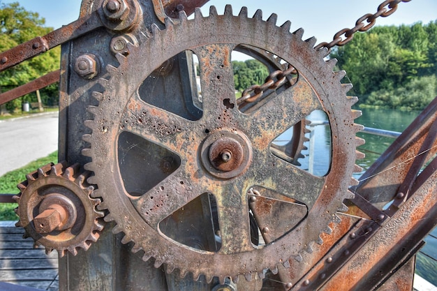 Foto close-up van roestige uitrusting