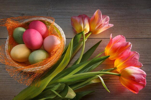 Close-up van roze bloemen op tafel