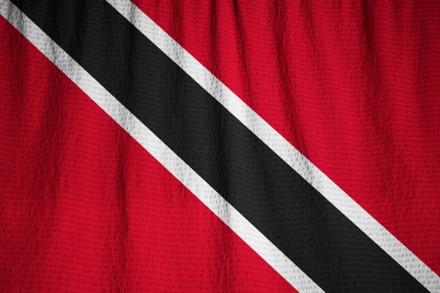 Close-up van Ruffled Trinidad en Tobago vlag, Trinidad en Tobago vlag waait in de wind