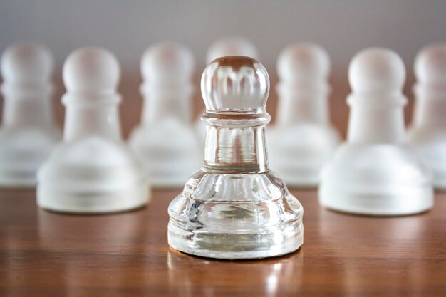 Foto close-up van schaakstukken op tafel