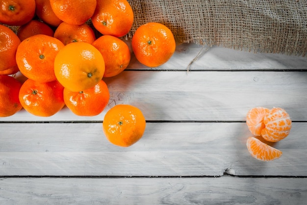 Close-up van sinaasappels op tafel