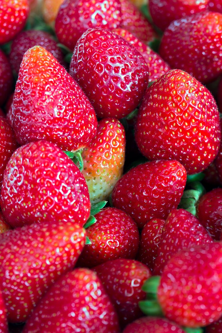 Foto close-up van stapel van rijpe aardbeien