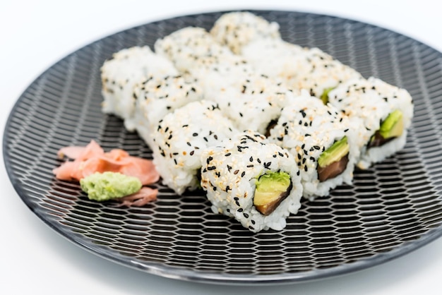 Foto close-up van sushi geserveerd op een bord