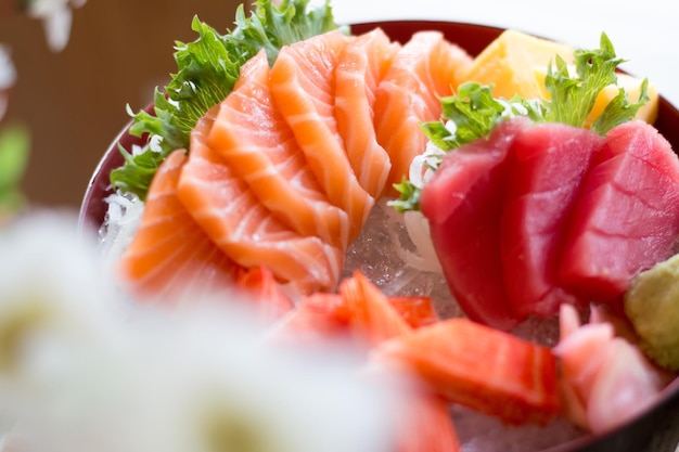 Foto close-up van sushi op bord