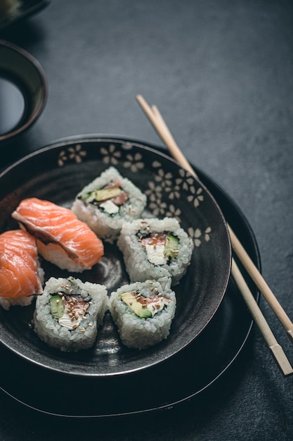 Close-up van sushi op een bord