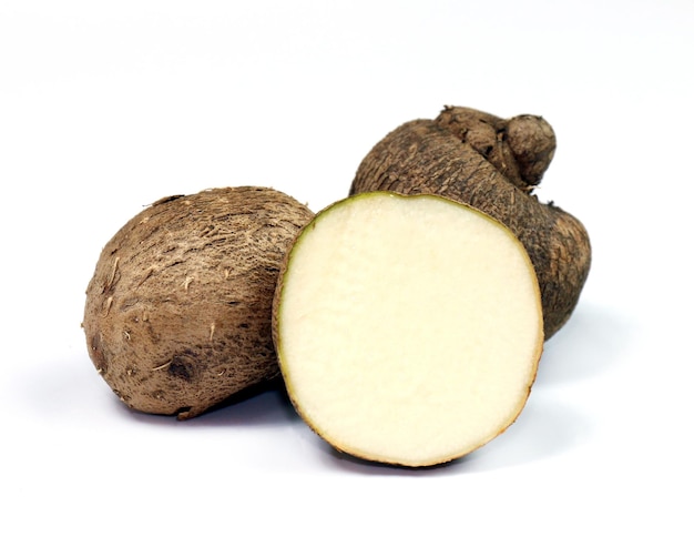 Close-up van taart op witte achtergrond