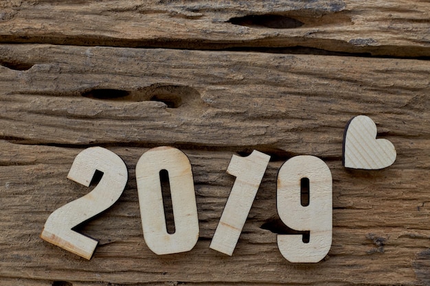 Foto close-up van tekst geschreven op een houten tafel