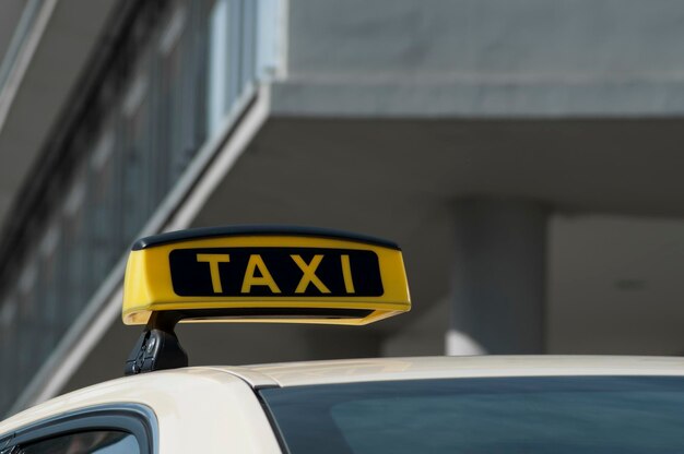 Foto close-up van tekst op taxi