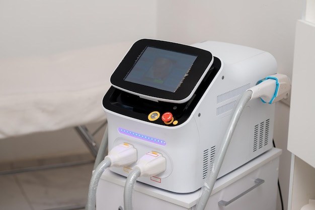 Close-up van ultrasone machine voor huidverzorging en anti-aging behandeling in schoonheidssalon