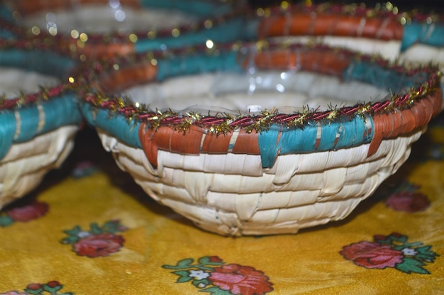 Foto close-up van veelkleurige snoepjes op tafel