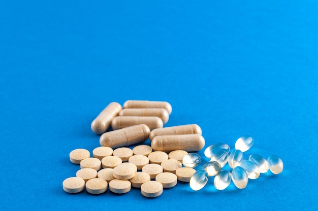 Close-up van verschillende pillen van supplement