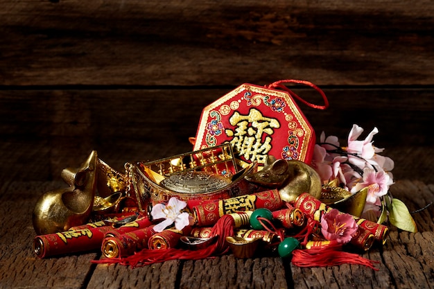 Close-up van verschillende voorwerpen op tafel tijdens het Chinese Nieuwjaar