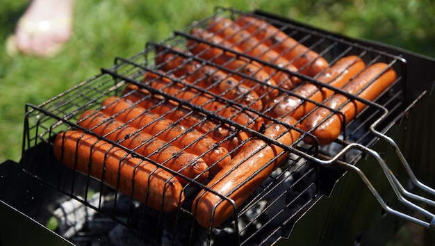 Foto close-up van vlees op de barbecue grill