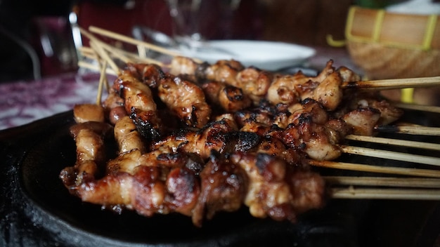 Close-up van vlees op de barbecue grill