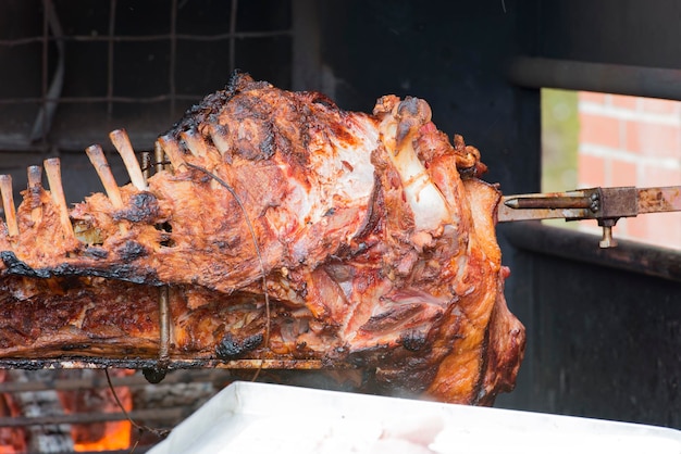Close-up van vlees op de barbecue grill