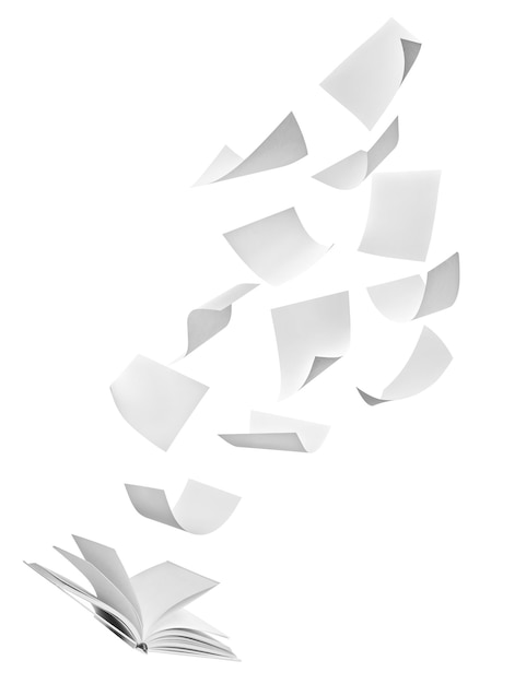 close-up van vliegende papieren en een open boek op witte achtergrond