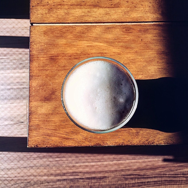 Close-up van voedsel op een houten tafel