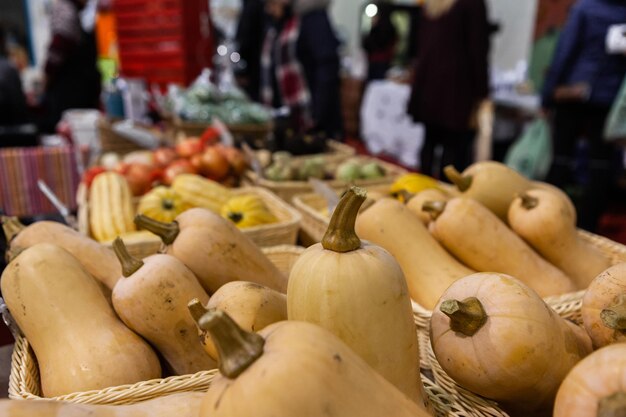 Foto close-up van voedsel te koop op een marktstand