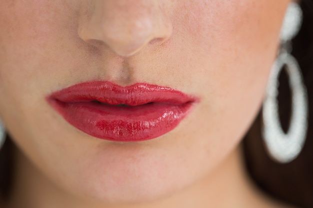 Close-up van vrouw met rode lippenstift