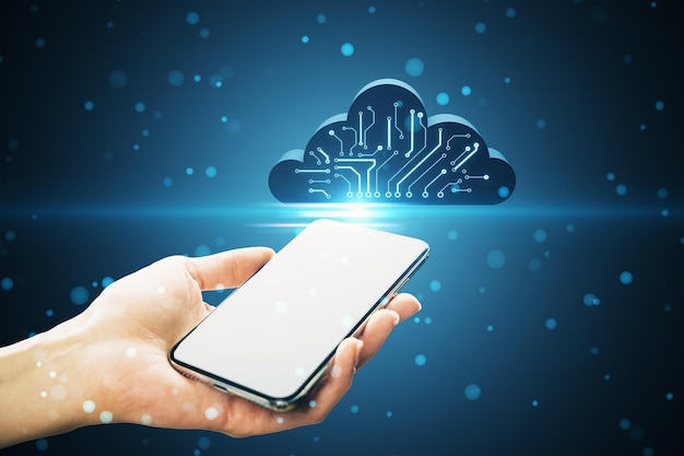 Close-up van vrouwelijke hand met witte smartphone met mock-up plaats en abstract digitaal cloudcircuit op blauwe achtergrond Cloud computing-server en geïntegreerd digitaal webconcept