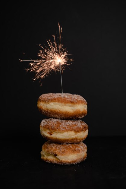 Foto close-up van vuurwerk op een zwarte achtergrond