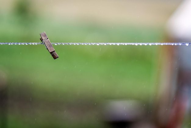 Foto close-up van water op kledinglijn