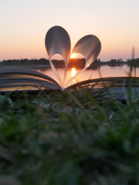 Foto close-up van water tegen de hemel tijdens zonsondergang