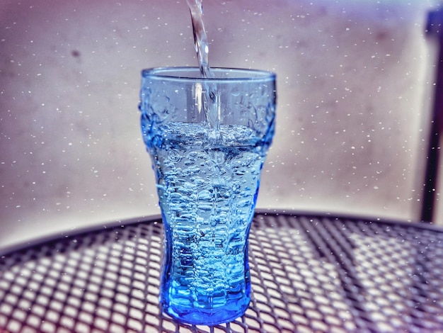 Foto close-up van waterdruppels op glas