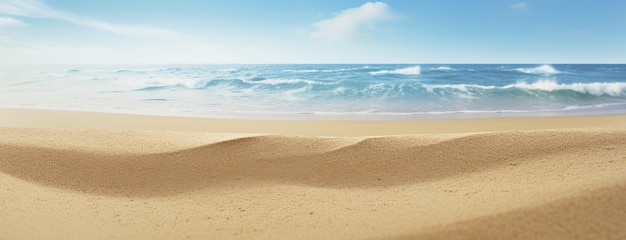 Close-up van zand met wazige achtergrond van de oceaanhemel op een zomerdag